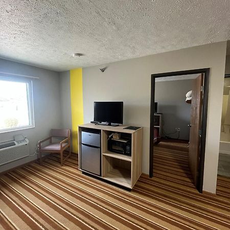Super 8 By Wyndham Blair Hotel Buitenkant foto