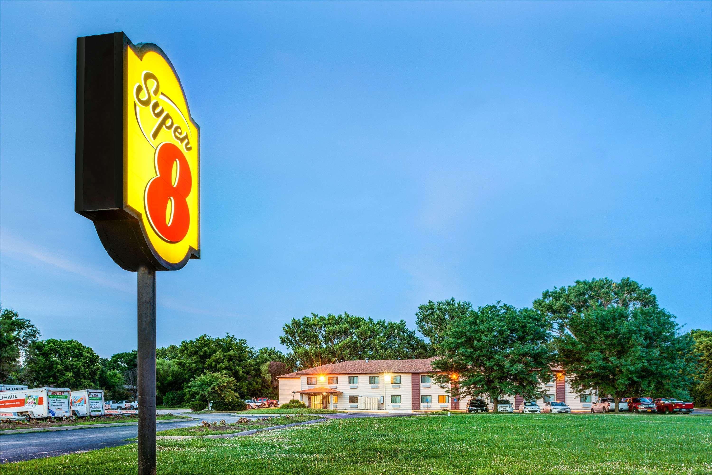 Super 8 By Wyndham Blair Hotel Buitenkant foto