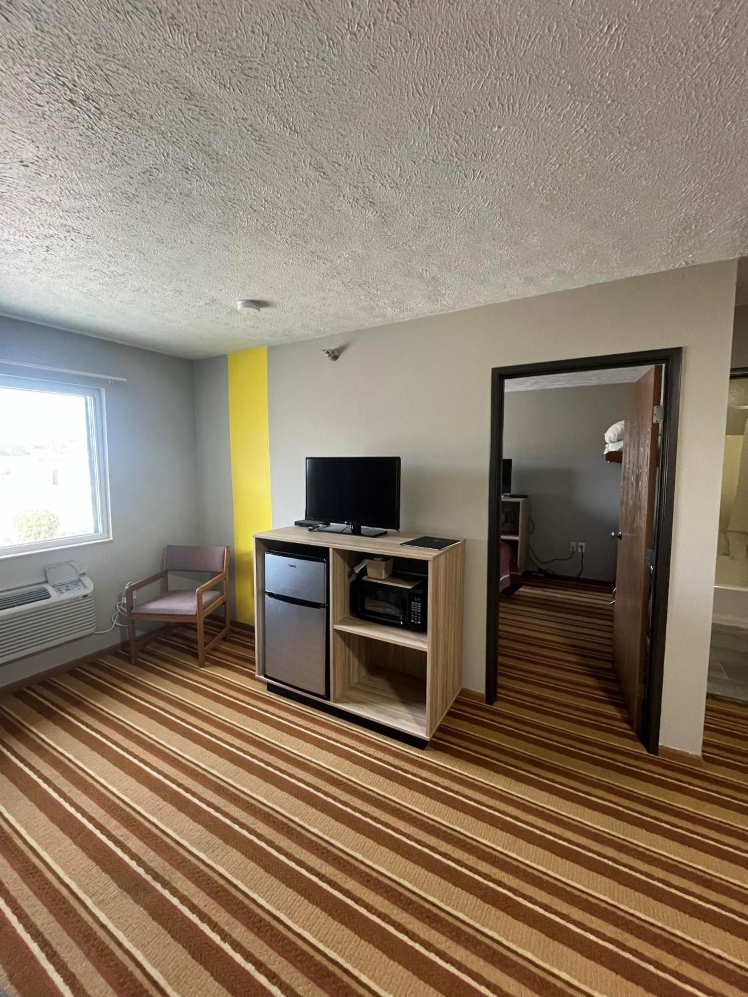 Super 8 By Wyndham Blair Hotel Buitenkant foto