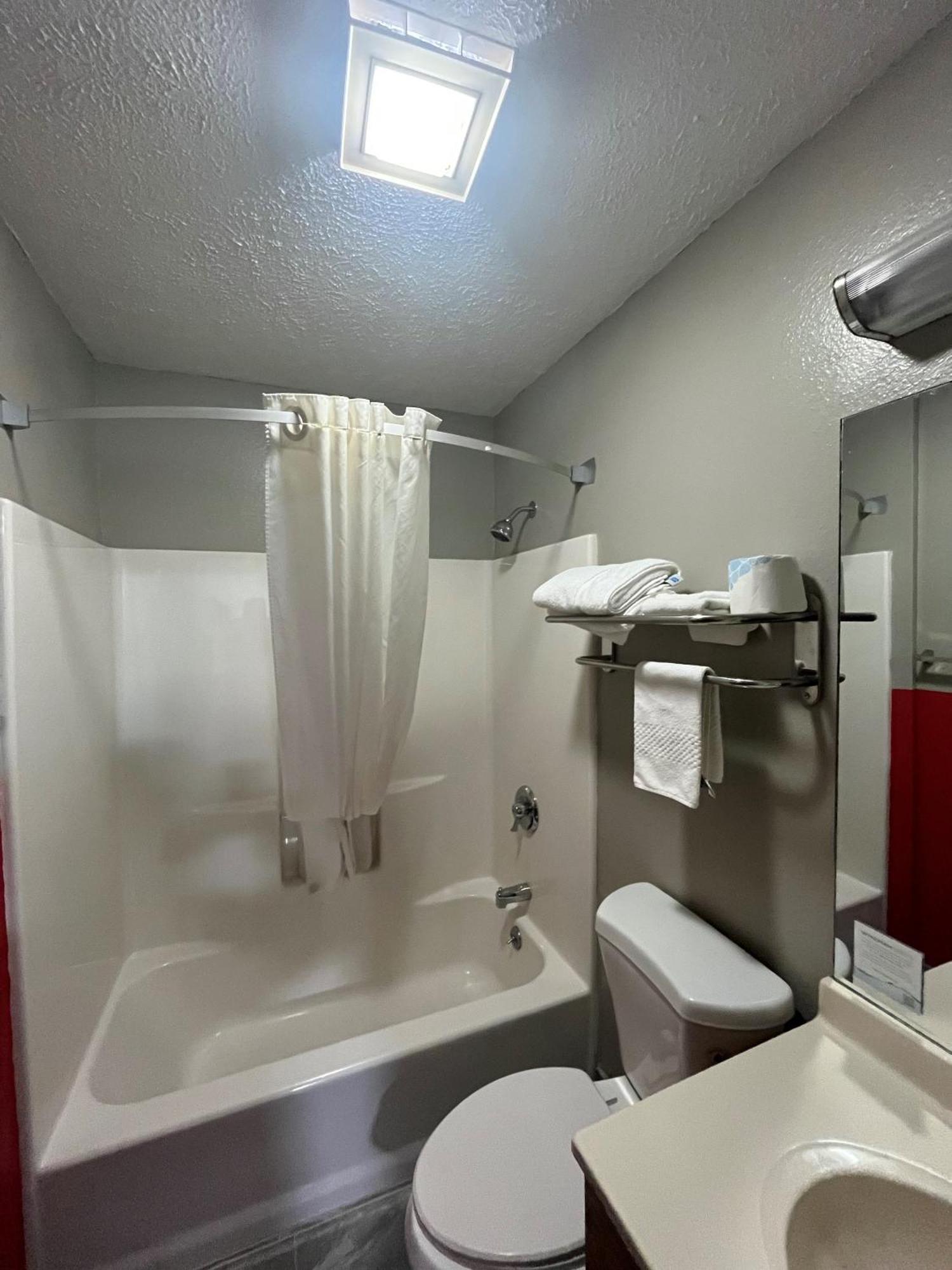 Super 8 By Wyndham Blair Hotel Buitenkant foto