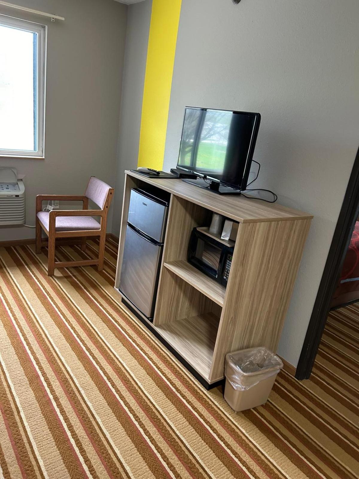 Super 8 By Wyndham Blair Hotel Buitenkant foto