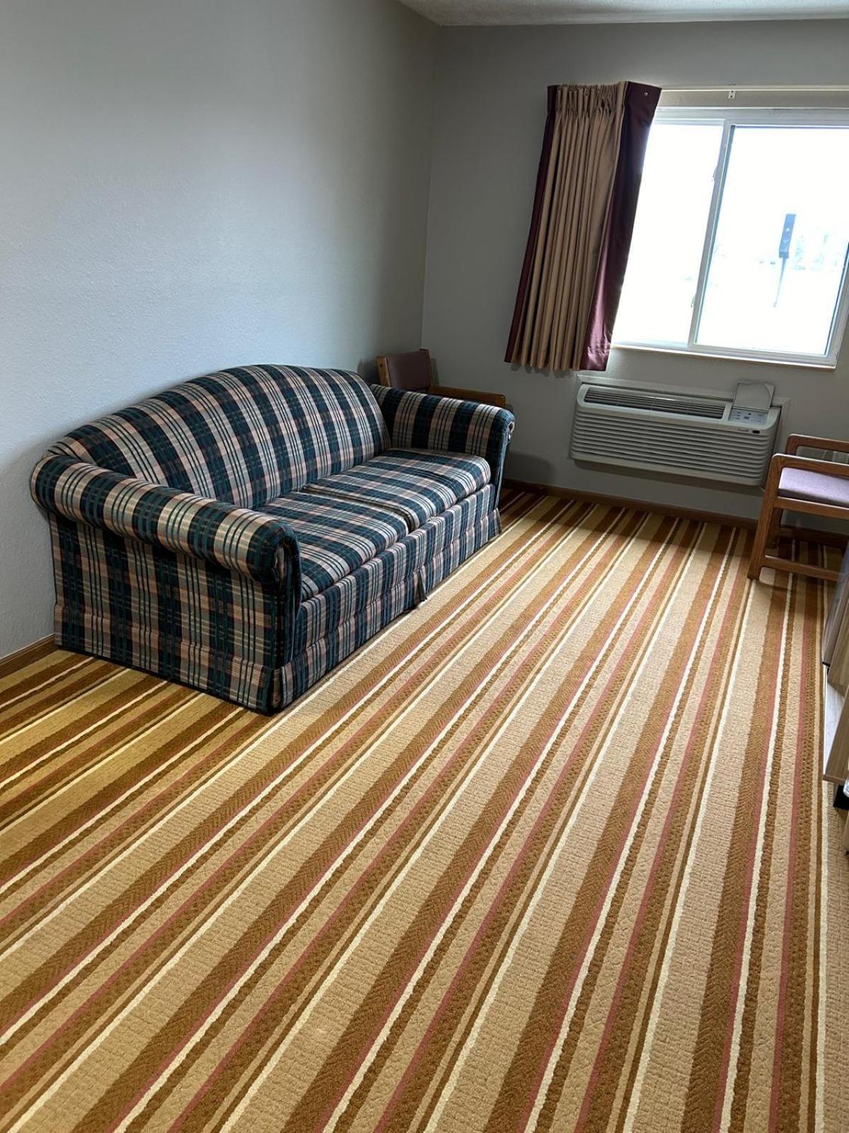 Super 8 By Wyndham Blair Hotel Buitenkant foto